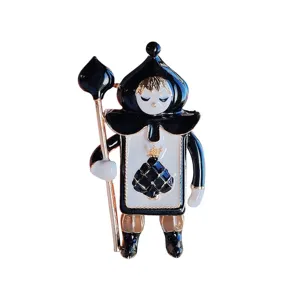 Vintage spade soldier enamel brooch pin with gold finish for creative fashion accessories