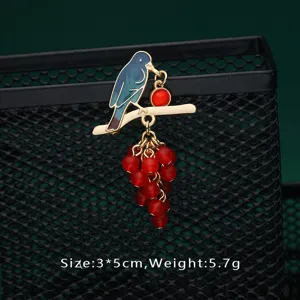 Luxurious baroque bird brooch with red beads, detailed size 3x5cm and weight 5.7g