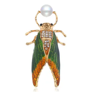 Prachtige emaille kever insectenbroche met parel en strass steentjes