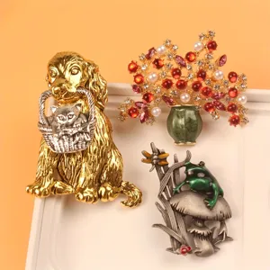 Vintage Alloy Rhinestone Artificial Pearl Brooch Pin Luxury Animal Dog Frog Flower Vase Shape Brooches Pins For Women Gift