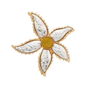 Spilla a forma di stella marina vintage con petali d'argento e centro in cristallo