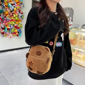 Adorable sac à bandoulière en peluche Capybara avec une texture douce en fausse fourrure