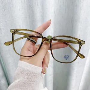 Detailansicht der stylischen transparenten khakifarbenen Blaulichtfilter-Brille mit quadratischem Rahmen