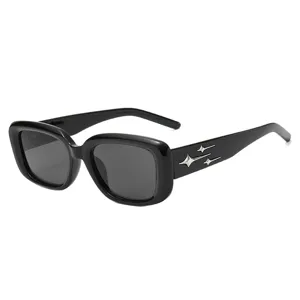 Gafas de sol cuadradas negras retro para mujer con detalle de estrella fugaz plateada