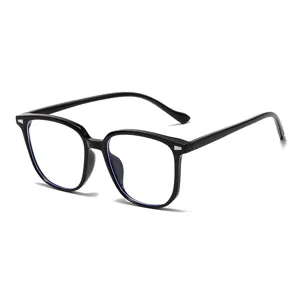 Stylische quadratische Übergroße Blaulichtfilter-Brille mit schwarzem Gestell für Mode.