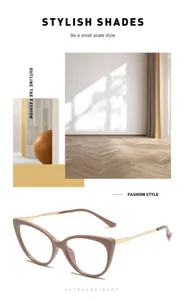 Vue détaillée des lunettes œil de chat rétro élégantes avec branches en métal doré.
