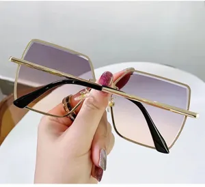 Nahaufnahme der lila Verlaufsgläser dieser eleganten randlosen quadratischen Sonnenbrille