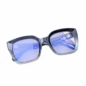 Occhiali quadrati anti-luce blu con montatura sfumata nera per uomo e donna.