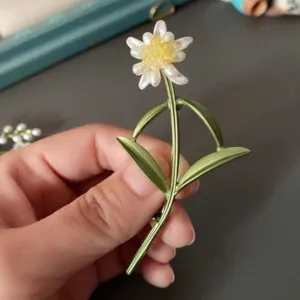 Vintage Elegant Alloy Enamel Carnation Floral Brooch For Women White Artificial Pearl Inlaid Brooch Pin For Suit Coat Accessories