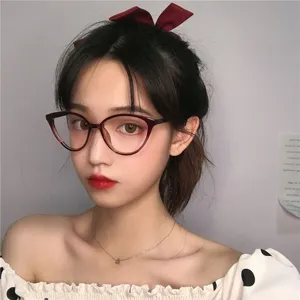 Gafas ojo de gato con filtro de luz azul y montura degradada burdeos para mujer elegante
