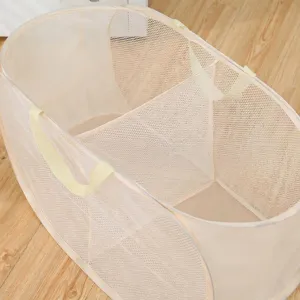 Minimalistischer faltbarer Netzwäschekorb mit Griffen für die Aufbewahrung im Bad