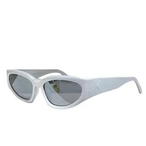 Occhiali da sole sportivi bianchi avvolgenti stile cat-eye trendy estetica Y2K