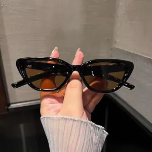 Gafas de sol retro de ojo de gato para mujer con elegantes lentes marrones y montura vintage