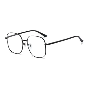 Klassische schwarze Metallbrille mit großen quadratischen Gläsern für Mode-Look