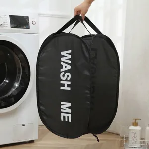 Cesto della biancheria pieghevole in rete nera con stampa 'WASH ME' e manici per trasporto