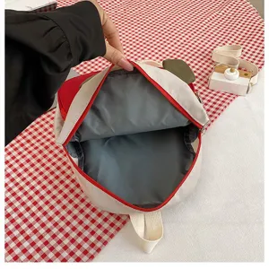 Innenansicht eines süßen Kinderrucksacks mit Tiermotiv und geräumigem grauen Futter.