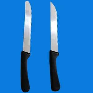 Couteau à Steak Moderne en Acier Inoxydable Avec Manche en Plastique Noir Couteau de Table Dentelé Vaisselle de Cuisine pour Maison Restaurant