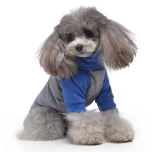 Detailansicht Hundekleidung, blauer und grauer Farbblock Stehkragen Welpen Pullover.