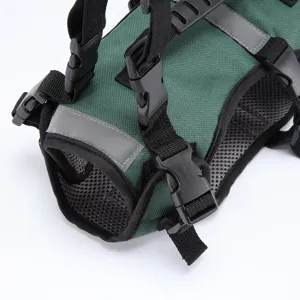 Pettorina di supporto per cani in rete traspirante con strisce riflettenti e fibbie.