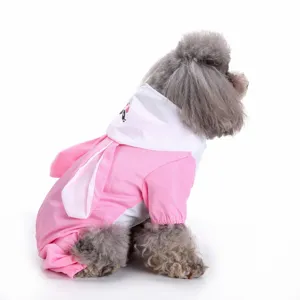 Mignon imperméable pour chien à quatre pattes, léger et à séchage rapide pour les jours de pluie.
