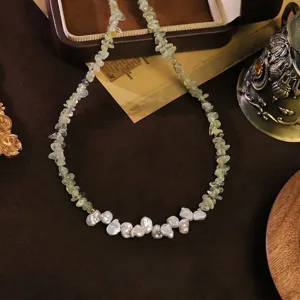 Collier en Perle Artificielle Baroque et Prehnite pour Femme Chaîne de Clavicule en Pierre Irrégulière Bijoux Plaqués Or Rétro