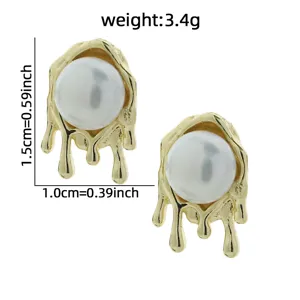 Orecchini a perno con perle dorate irregolari, lunghezza 1,5 cm, design leggero 3,4 g