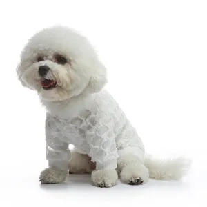 Abbigliamento estivo traspirante in rete traforata bianca per cani piccoli su Bichon