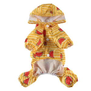 Adorable imperméable pour animal de compagnie jaune avec motif pastèque et capuche.