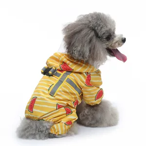 Mignon imperméable pour animaux de compagnie à quatre pattes avec motif de pastèque.
