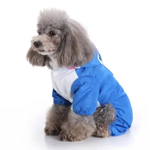Impermeable pour animal de compagnie a quatre pattes avec jolie capuche pour chien.