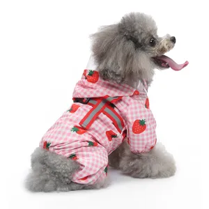 Impermeable pour chien rose avec motif de fraise et bandes reflechissantes securitaires
