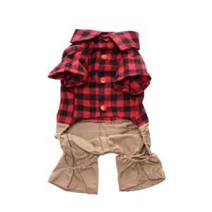 Süßes rot-schwarzes Karo-Hundehemd mit khaki Latzhose Haustier Jumpsuit für kleine Hunde.
