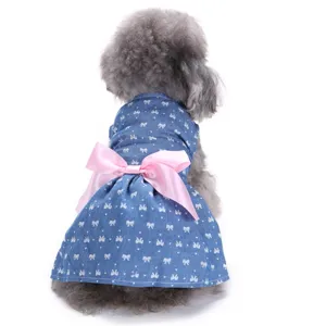 Süßes Jeans Hundekleid mit rosa Schleife, perfekte Sommer Haustierkleidung für Hunde.
