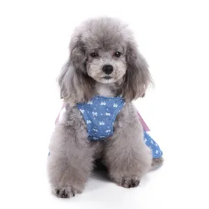 Niedliches blaues Haustierkleid mit weißen Schleifen, perfekt für kleine Hunde im Sommer.