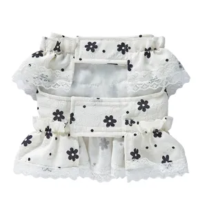 Dulce vestido de verano floral para mascotas con delicado borde de encaje y diseño ajustable.