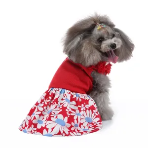 Jolie robe d'été pour chien, haut rouge sans manches et jupe à fleurs pour animaux de compagnie.
