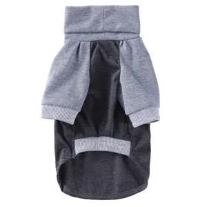 Hundepullover Detailansicht, grauer Rollkragen Pullover Haustierkleidung fuer kleine Hunde.