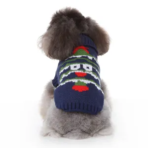 Pull d'hiver confortable pour chien en bleu avec motif en tricot festif, vêtement chaud.