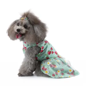Jolie robe d'été pour chien à motif de fraises, vêtements respirants pour petits chiens et chats.