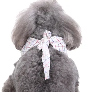 Hond ruitjes bandana sjaal huwelijk feest huisdier slabbetje detailweergave accessoires