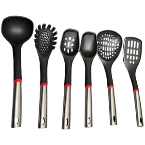 7-delige nylon keukengerei set met hittebestendige roestvrijstalen handgrepen voor koken.