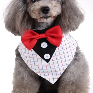 Honden smoking bandana detail, rode vlinderdas en witte knopen design, leuk huisdier accessoire.