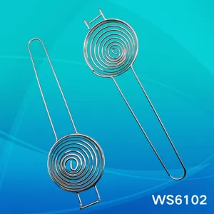 Edelstahl spiralförmiger Schneebesen Detailansicht, zeigt robustes Drahtküchenwerkzeug Design.