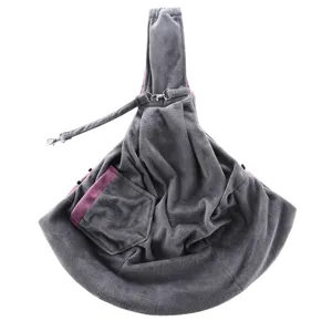 Detailansicht einer weichen grauen Haustier-Schultertasche mit Sicherheitsleine und Tasche