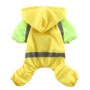 Imperméable pour chien à quatre pattes avec bandes réfléchissantes et capuche mignonne pour animaux.