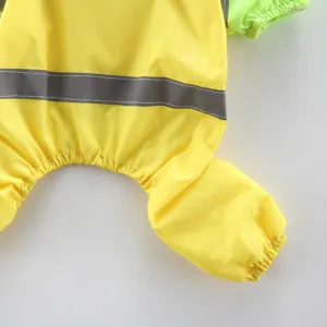 Imperméable pour chien avec bandes réfléchissantes, vêtement de pluie pour animal léger.