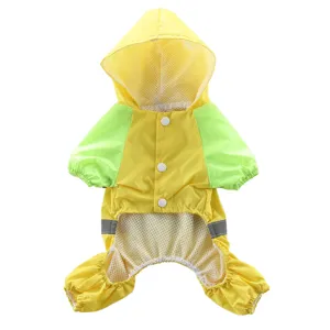Imperméable pour chien à quatre pattes avec capuche et bandes réfléchissantes en plein air.