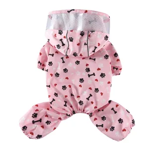 Mignon imperméable pour animal de compagnie rose avec capuche transparente et bandes réfléchissantes.