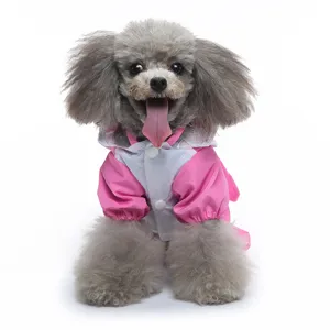 Joli imperméable pour chien rose et blanc avec capuche, poncho de pluie imperméable détail.