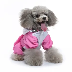 Joli imperméable pour animaux de compagnie à quatre pattes rose et blanc, élégant et pratique.